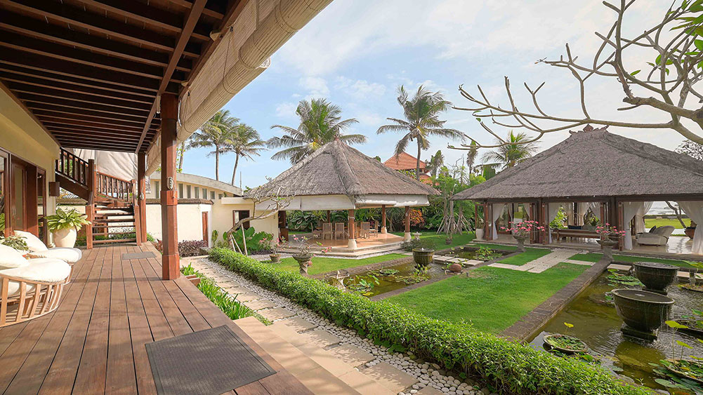 Villa Tanju - Relaxing Garden area and villa pathways